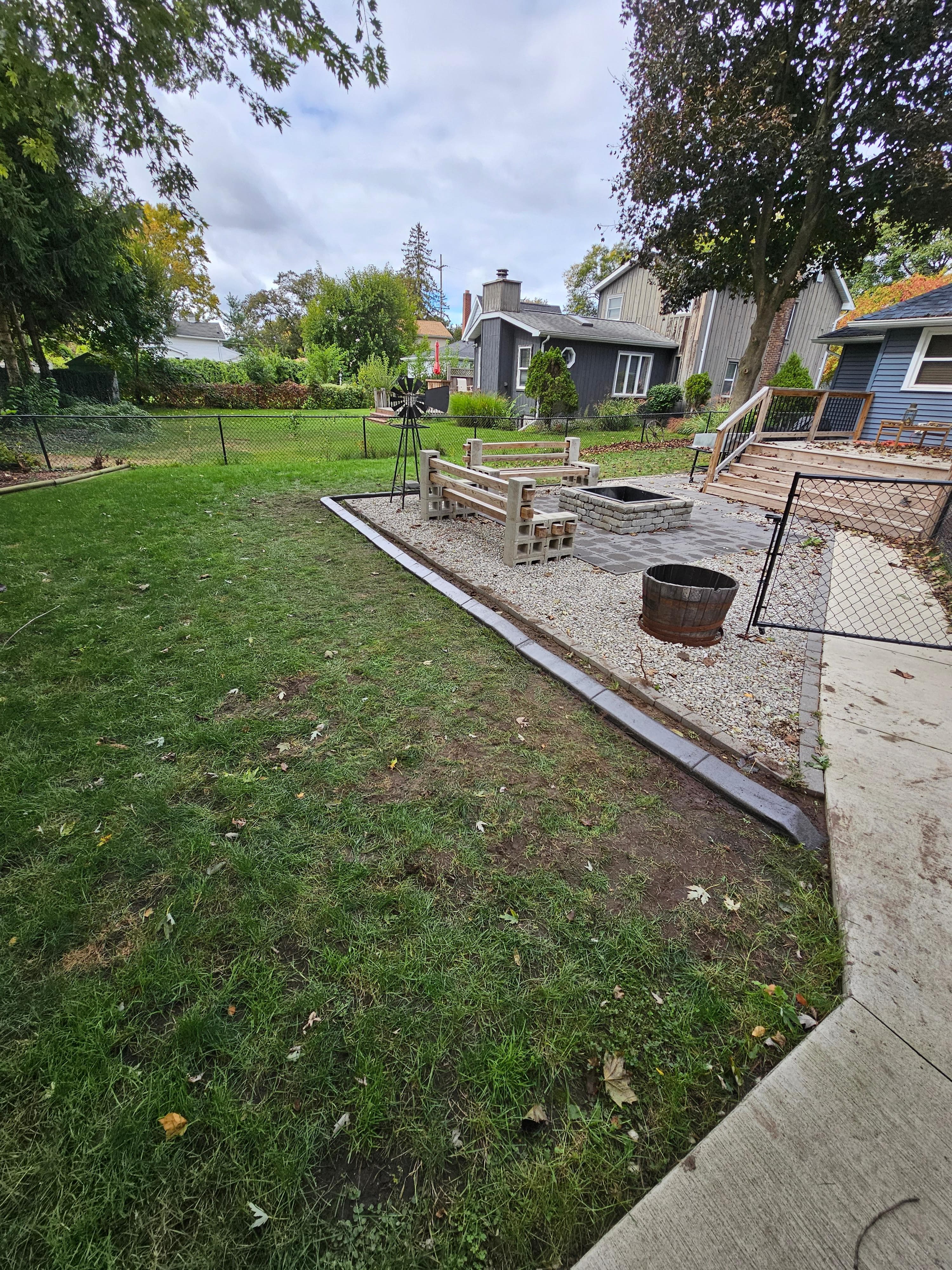 Patio area with decorative curbing border
